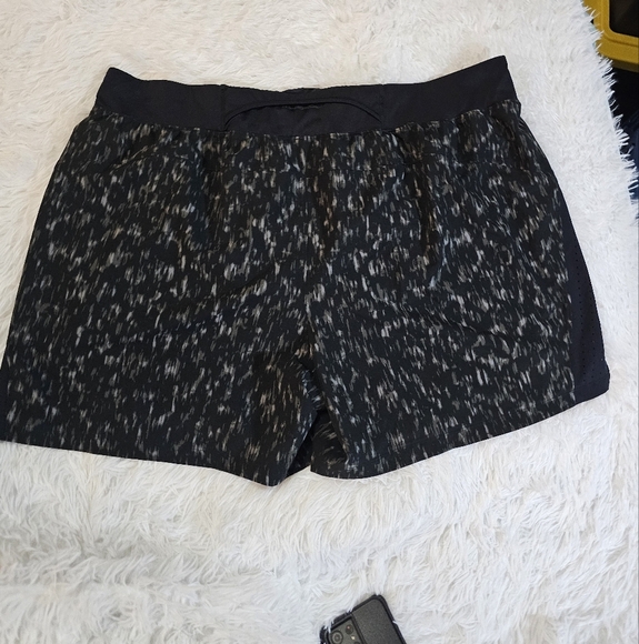 Under Armour Black Patterned Athletic Shorts - Picture 7 of 10